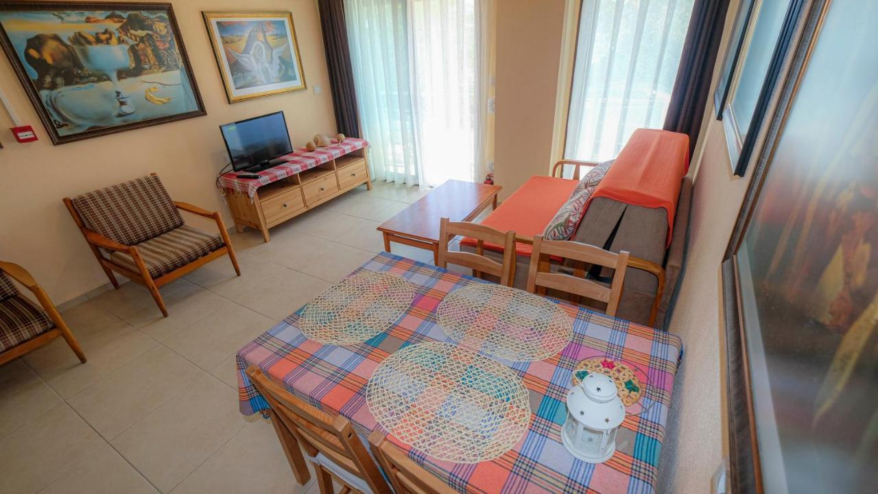 Teras Butik Apart คาราบูรุน ภายนอก รูปภาพ