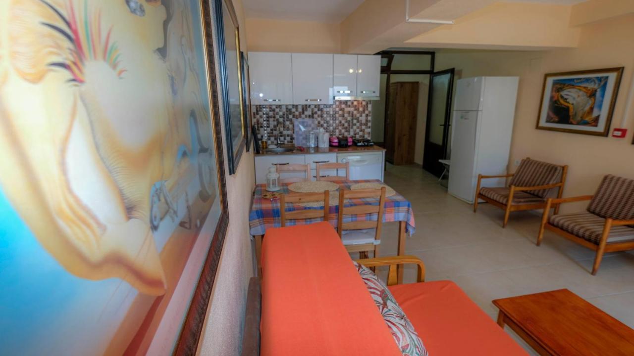 Teras Butik Apart คาราบูรุน ภายนอก รูปภาพ