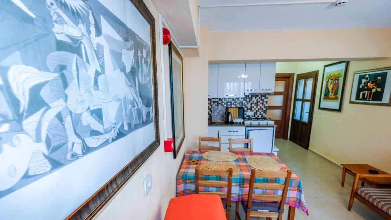 Teras Butik Apart คาราบูรุน ภายนอก รูปภาพ