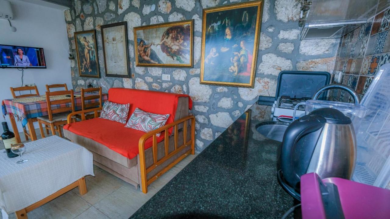 Teras Butik Apart คาราบูรุน ภายนอก รูปภาพ