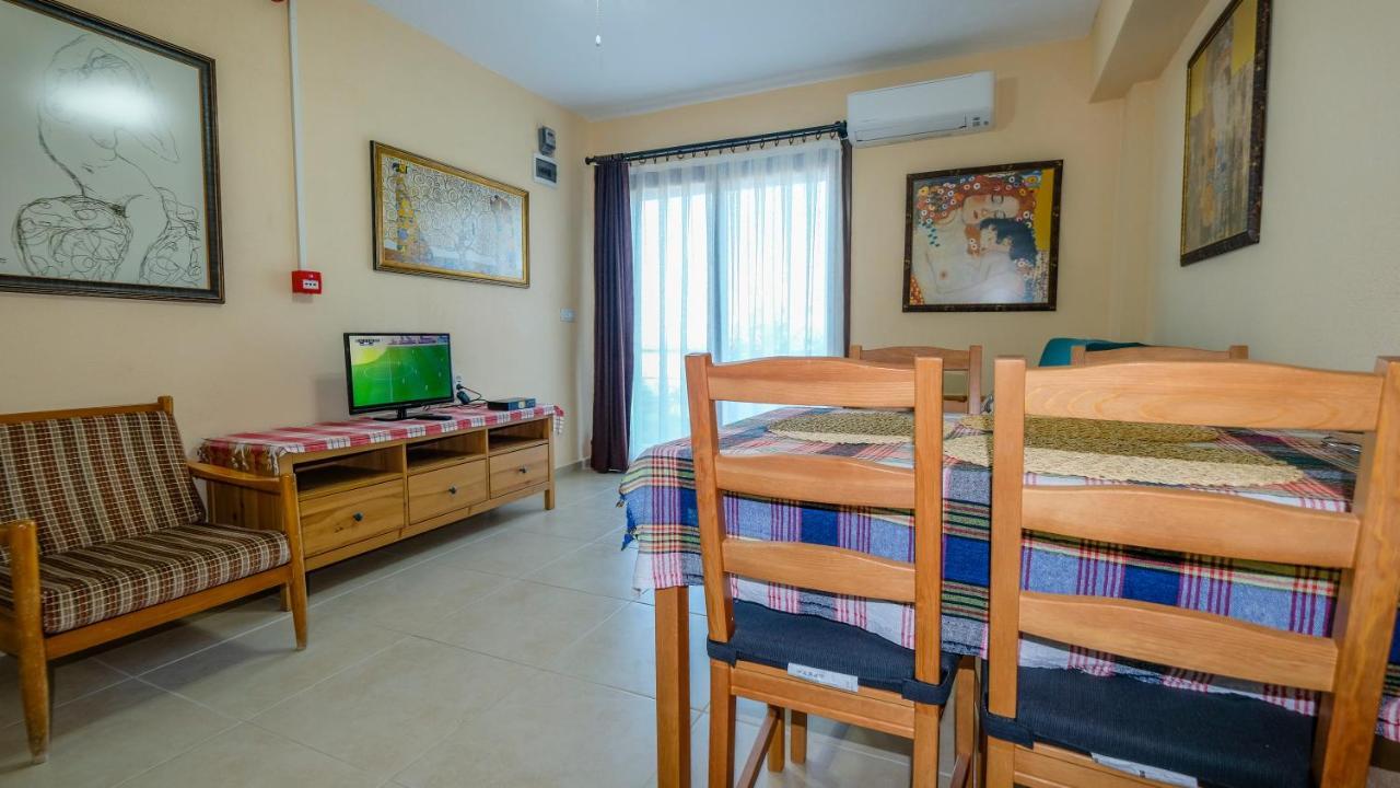 Teras Butik Apart คาราบูรุน ภายนอก รูปภาพ
